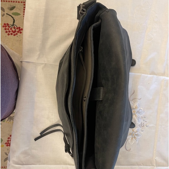 ROOTS satchel—pristine used condition - Picture 4 of 6